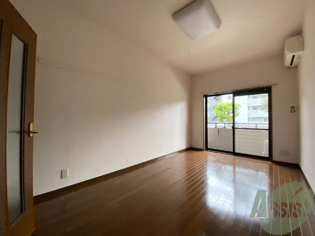 居室・リビング　８．１帖のリビングです。奥行きがあり使いやすそうですね。