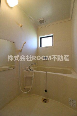 バス・シャワールーム　落ち着いた空間のお風呂です