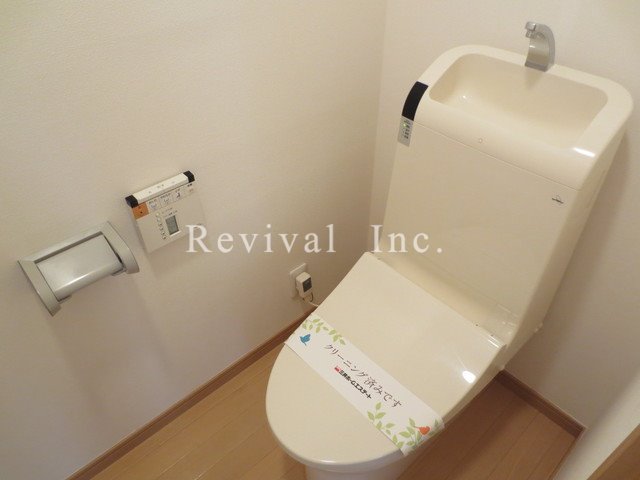 トイレ　シャワートイレ完備でございます