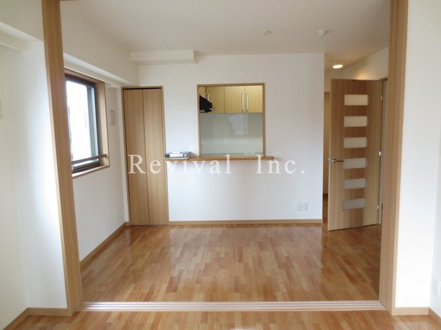 居室・リビング　明るいダイニングでございます