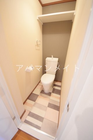 トイレ　棚あります