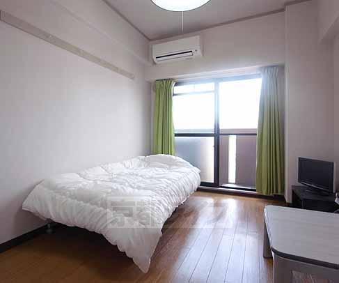 居室・リビング　家具・家電そろったお部屋です。