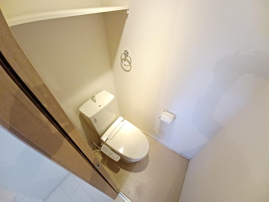 トイレ　※同物件別部屋写真