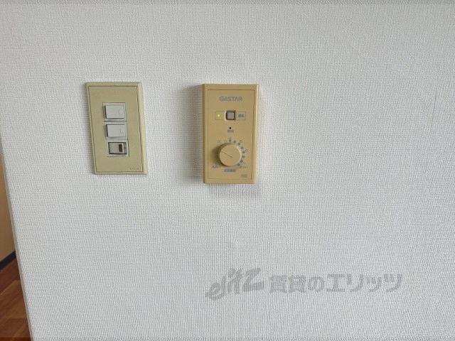 その他設備　給湯器リモコン