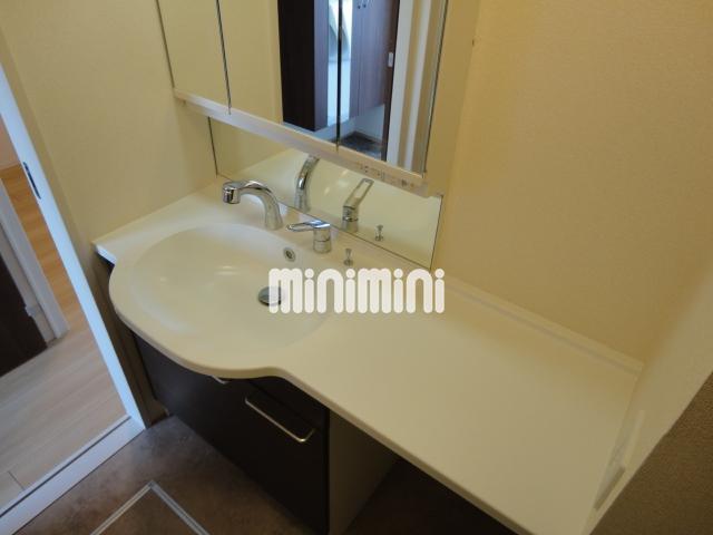 洗面設備　大きな洗面台