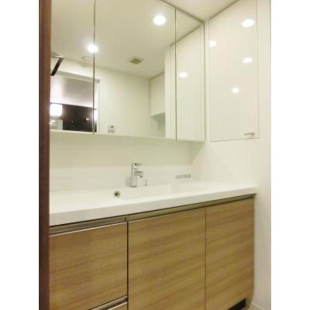 洗面設備　※写真は同タイプ住戸です。