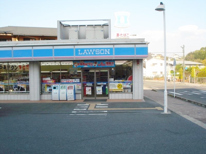 コンビニ　ローソン生駒谷田町店（コンビニ）まで598m