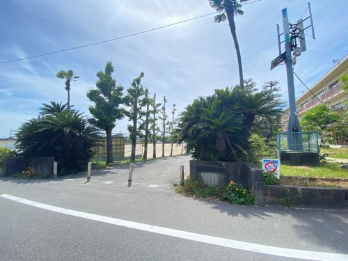 小学校　長島中部小学校（小学校）まで416m