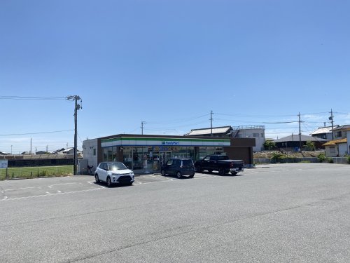 コンビニ　ファミリーマート（コンビニ）まで326m