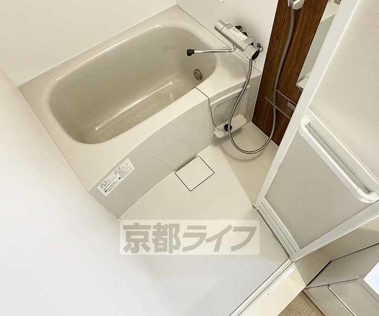 バス・シャワールーム　きれいなバスルームです・