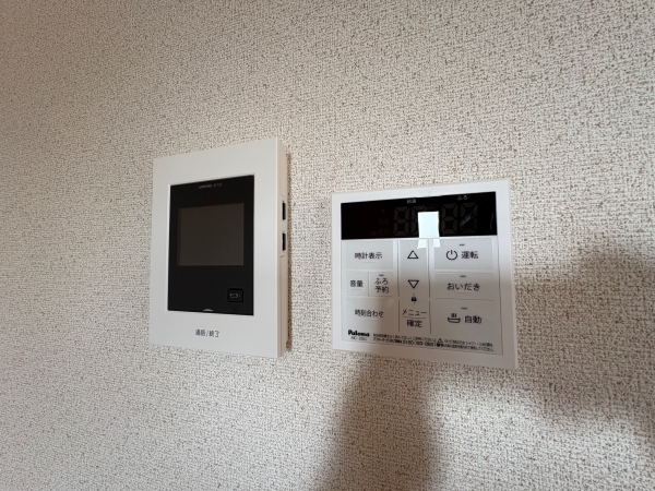 その他設備　テレビインターホン、給湯器リモコン
