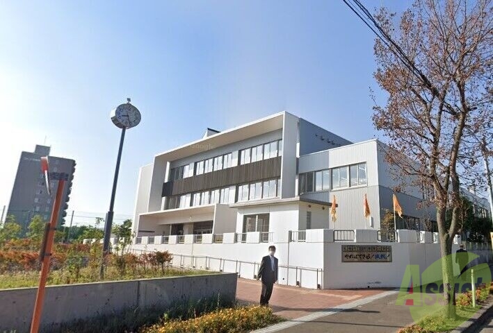 小学校　札幌市立月寒東小学校（小学校）まで196m