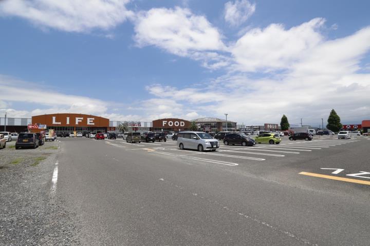 ショッピングセンター　（株）ニシムタ／五十市店（ショッピングセンター）まで730m