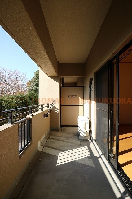 バルコニー　幅のあるベランダ