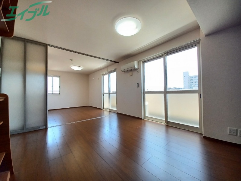 居室・リビング　同物件別室の画像です