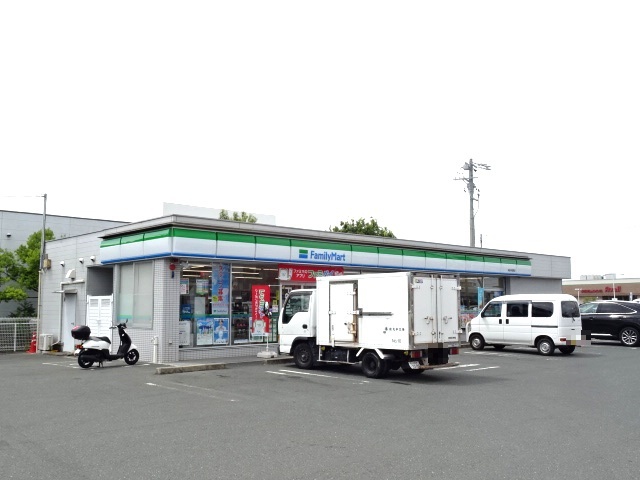 コンビニ　ファミリーマート（コンビニ）まで593m