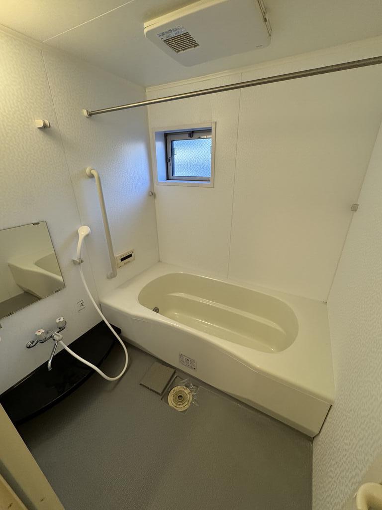 バス・シャワールーム　窓があります♪