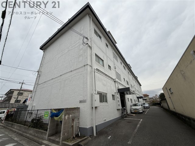 建物外観　居住者専用ゴミ置き場あります♪