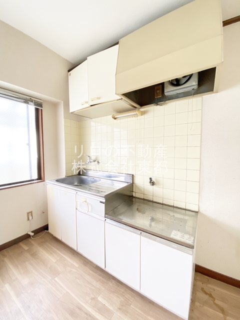 キッチン　ガスコンロ設置可能☆上下に収納があるので使いやすいキッチン！