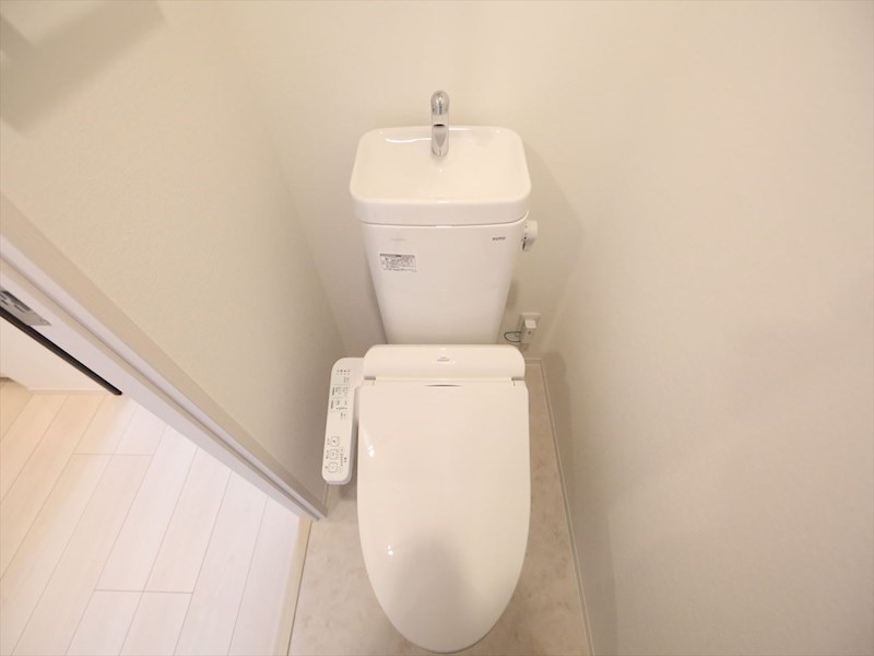トイレ　温水洗浄暖房便座付トイレ
