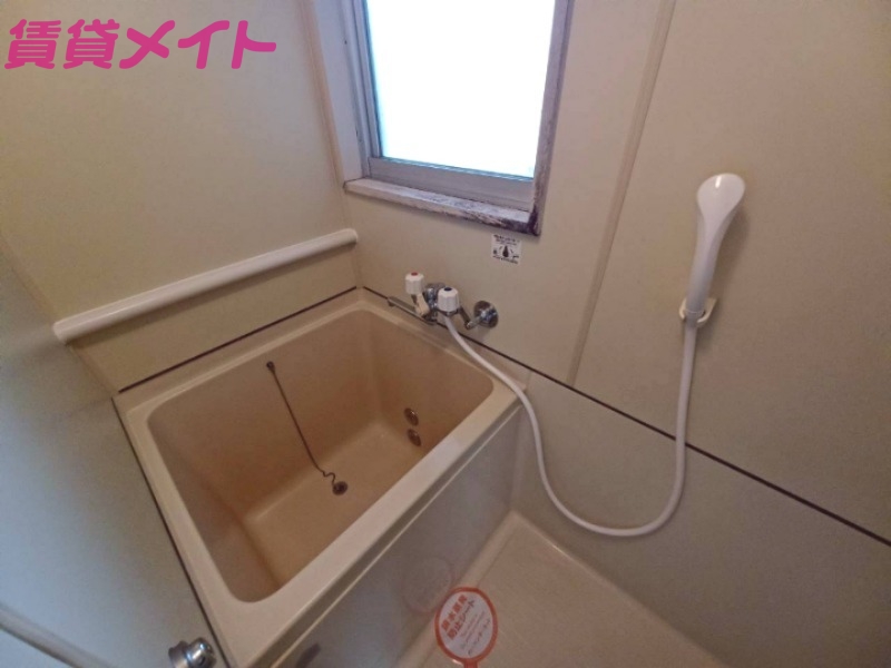 バス・シャワールーム　同物件別部屋写真