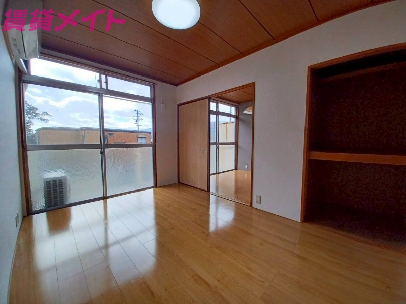 居室・リビング　同物件別部屋写真