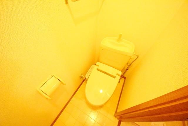 トイレ　ウォシュレット付き♪