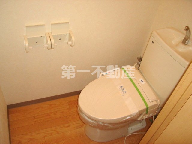 トイレ　温水洗浄便座