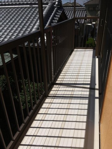 バルコニー　お布団もらくらく干せます！