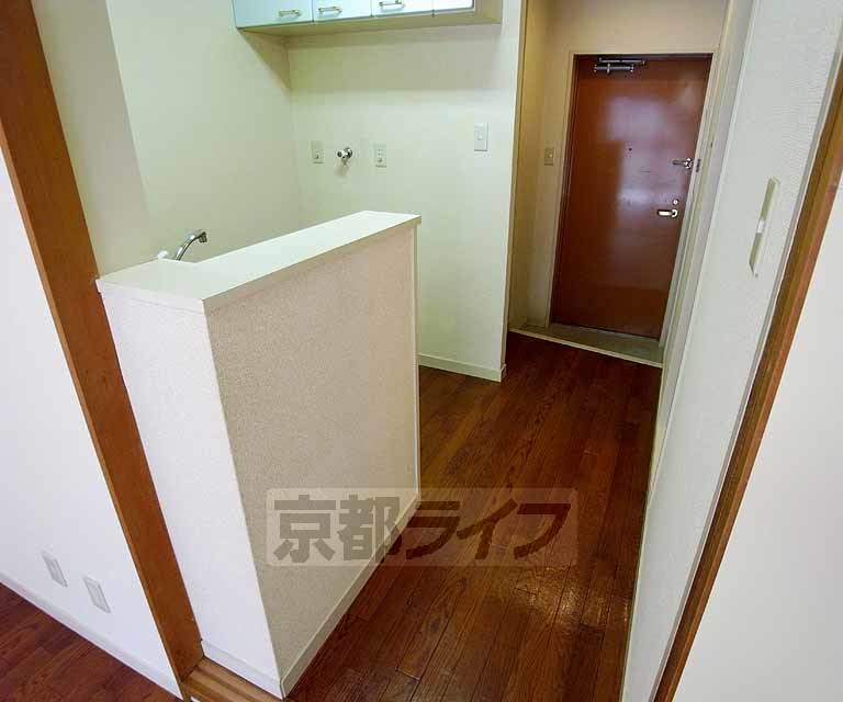 その他部屋・スペース　キッチンカウンターですっきりと見せる廊下