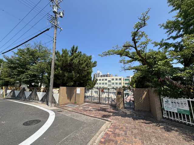 小学校　岩塚小学校（小学校）まで377m