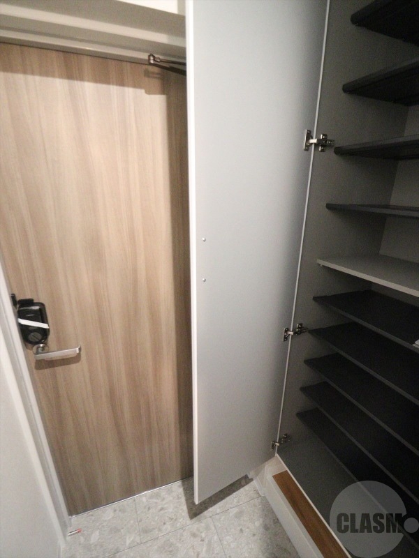 玄関　シューズボックスがあります