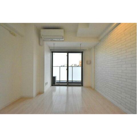 居室・リビング　白基調の洋室♪