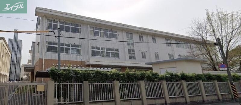 小学校　私立ノートルダム清心女子大学附属小学校（小学校）まで772m