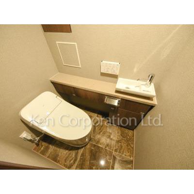 トイレ　同タイプ2階のお部屋を撮影。仕様が異なることがあります。