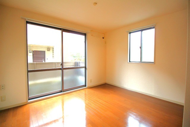 居室・リビング　別号室参考写真