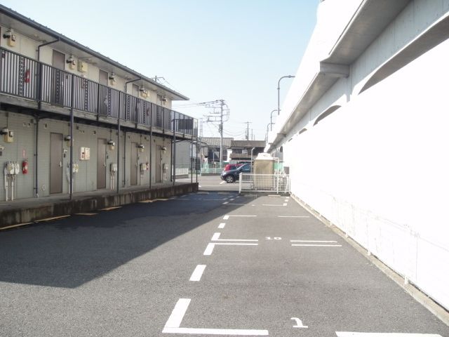 駐車場　★玄関側★