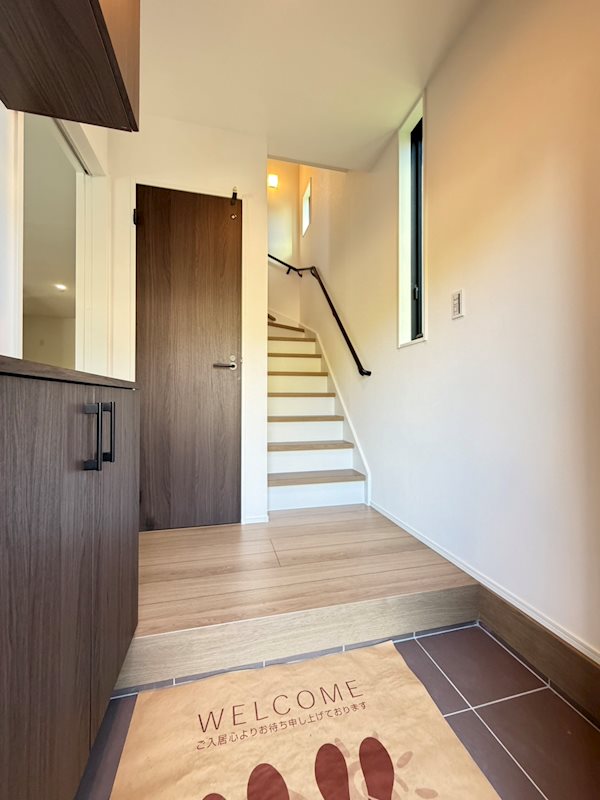 玄関　※イメージ。同シリーズの別棟の写真です。