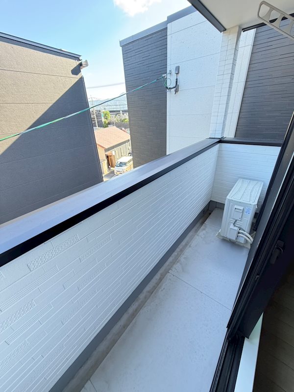 バルコニー　※イメージ。同シリーズの別棟の写真です。