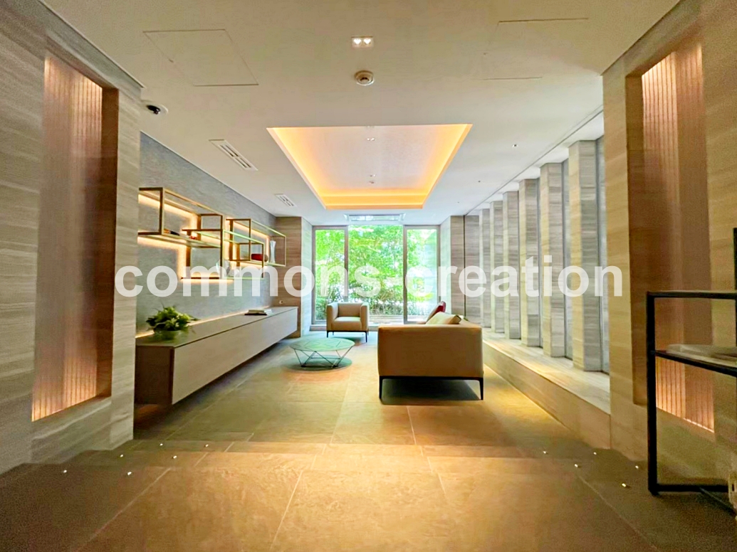 飲食店　スターバックスコーヒー神宮前6丁目店（飲食店）まで609m