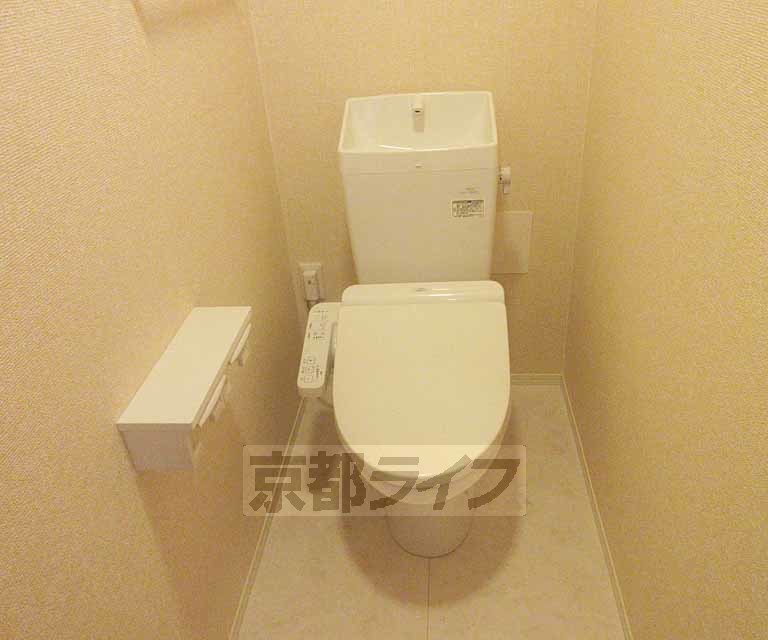 トイレ　勿論ウォシュレット付き