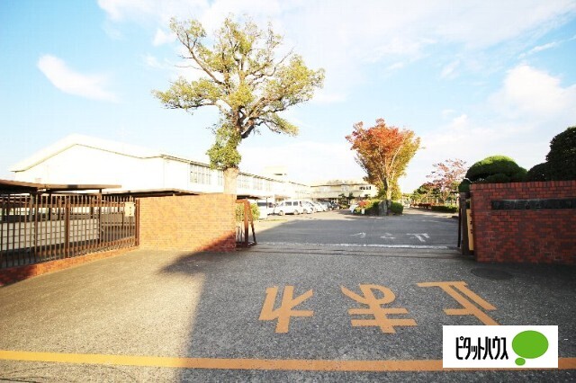 中学校　伊勢崎市立殖蓮中学校（中学校）まで696m