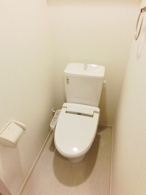 トイレ　温水洗浄便座付きのトイレ