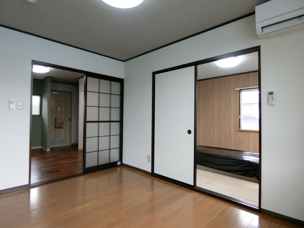 居室・リビング　■室内写真：洋室■南向きで陽当り良好♪