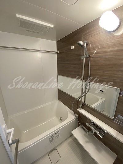 バス・シャワールーム　追い焚き機能・浴室乾燥機付き♪