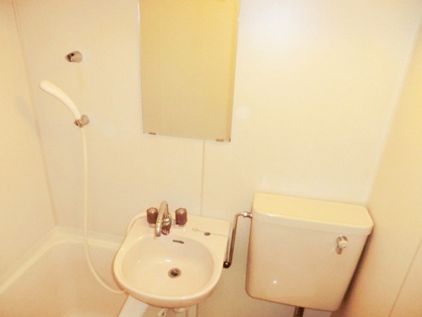 洗面設備　浴室内に洗面台がついてます♪