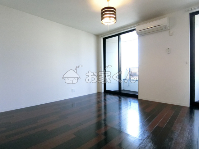 居室・リビング　室内