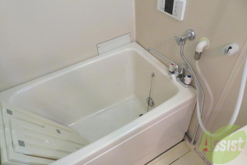 バス・シャワールーム　お風呂には追い炊き機能も付いていて便利ですねー