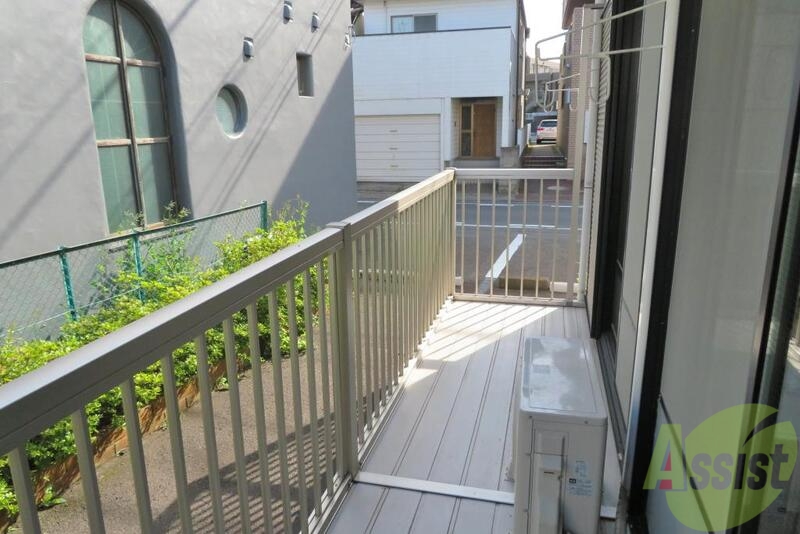 バルコニー　バルコニーは陽当良好でお洗濯もはかどりそうです