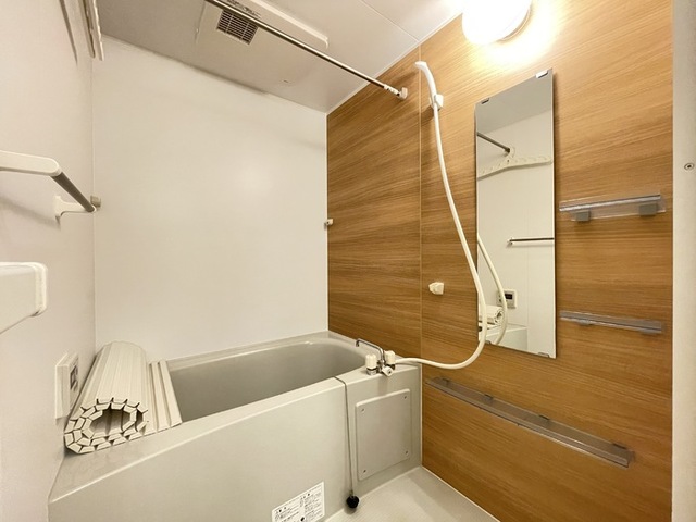 バス・シャワールーム　浴室乾燥機付のバスルーム☆